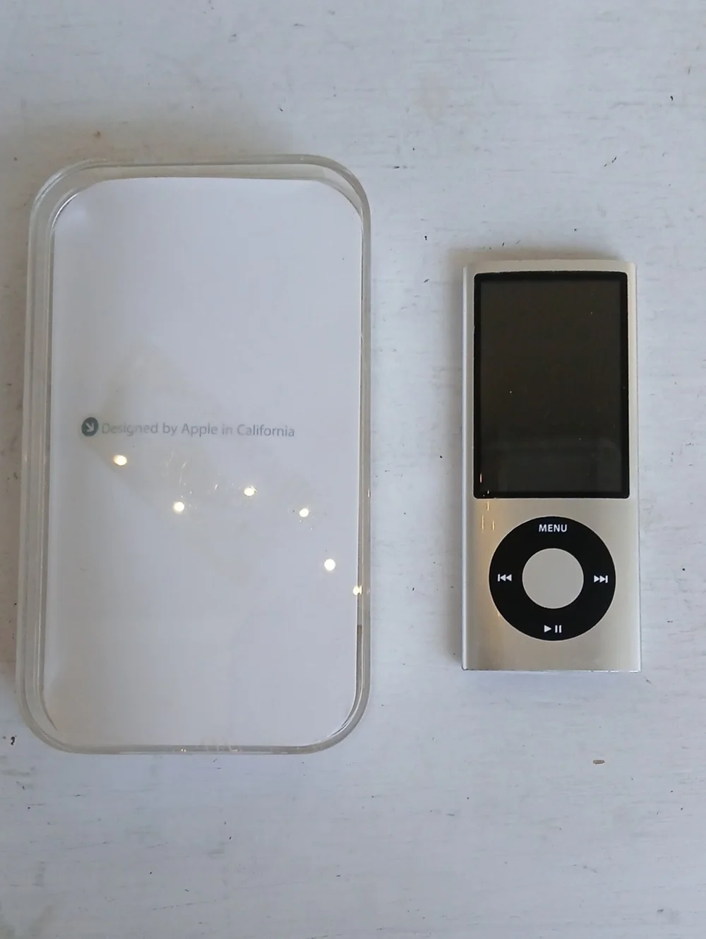Apple iPod Nano 5th Generation Green 8GB Video Camera MP3 Player A1320